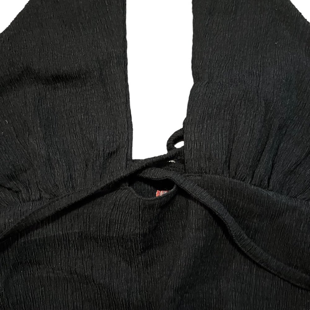 NEW URBAN OUTFITTERS BLACK HALTER TOP LARGE STRAPPY CROP PLUNGE WRAP TANK NWT - Picture 3 of 6